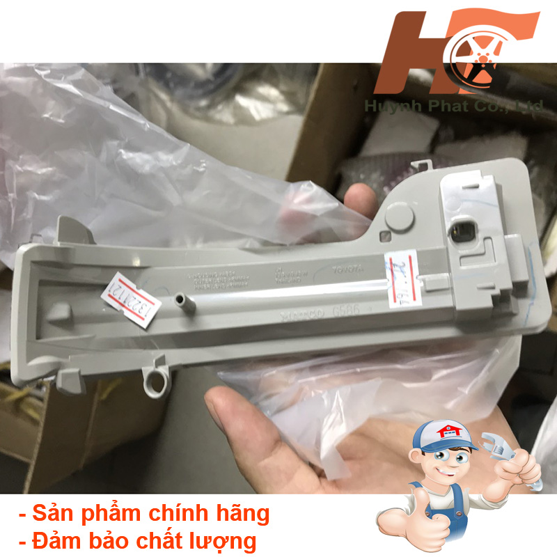 ​​​​​​​Đèn xinhan gương chiếu hậu Toyota Innova chính hãng 81740-0K080